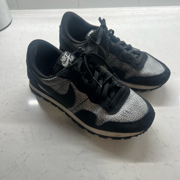NIKE AIR PEGASUS 83 SIZE 8.5 WOMEN BLACK METALLIC LUSTER GREY SILVER RUN… - Picture 4 of 6